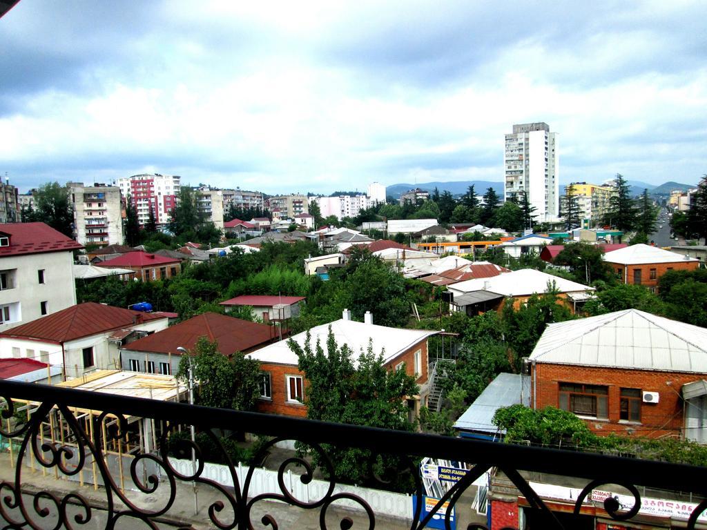 Max Comfort Hotel Kutaisi Exterior photo