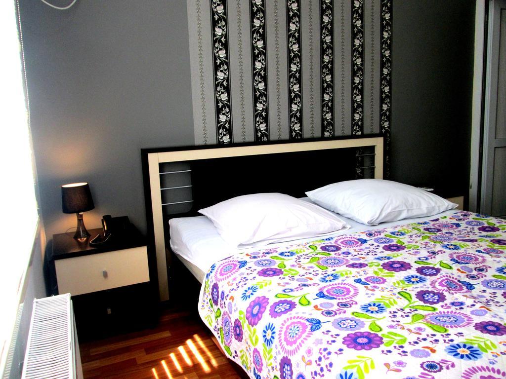 Max Comfort Hotel Kutaisi Room photo